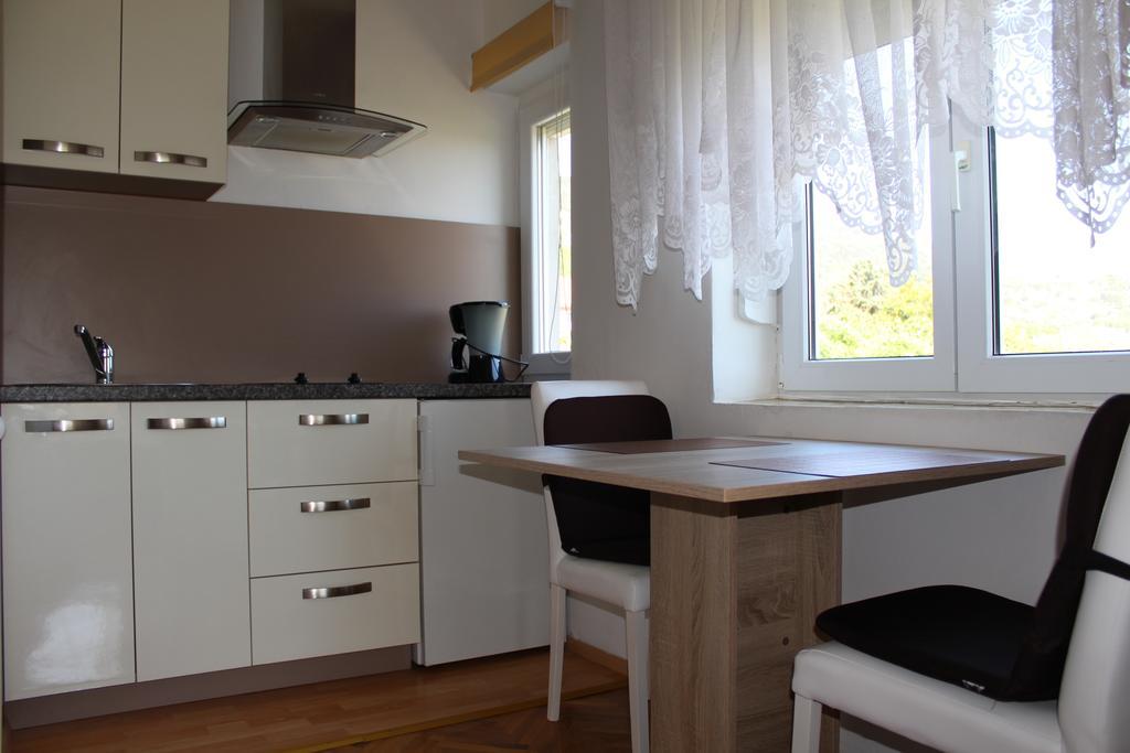 Apartments Nadia Baška Eksteriør bilde